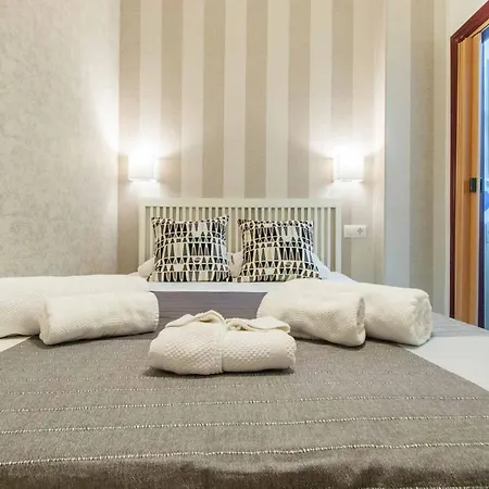 Apartamento Puerta Carmona -casco Antiguo- Apartment *